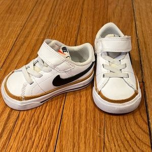 Toddler Nike Court Legacy size 4C